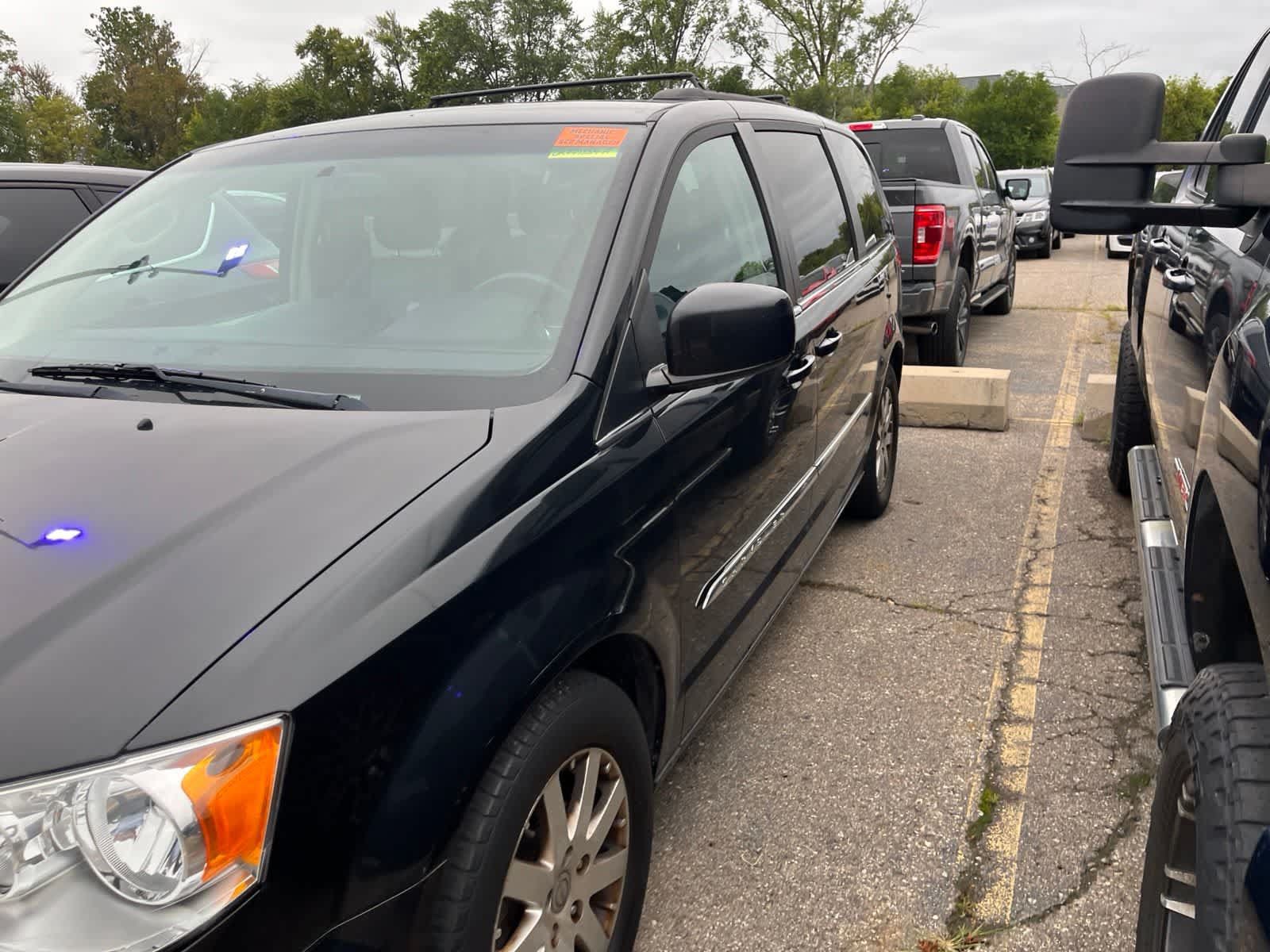 Used 2013 Chrysler Town & Country Touring FWD image 6
