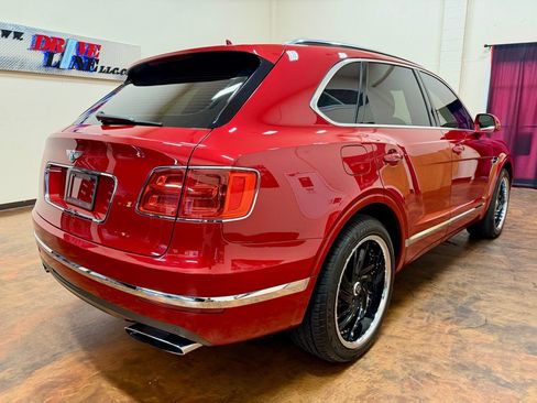 Used 2017 Bentley Bentayga AWD/4WD image 9