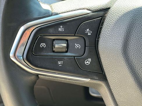 Used 2024 Chevrolet Trax LT w/ Driver Confidence Package FWD image 19