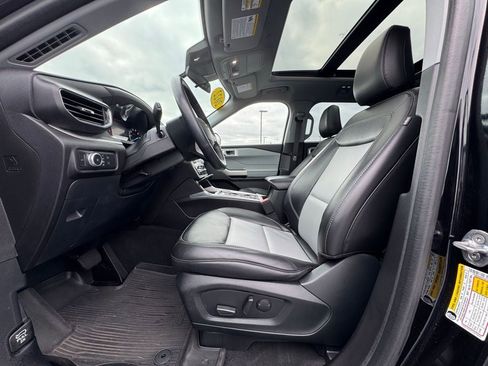 Certified 2022 Ford Explorer XLT w/ Equipment Group 202A image 22
