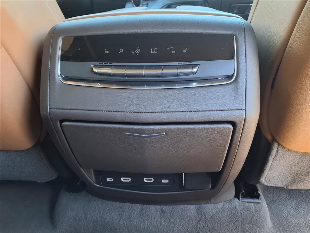 Used 2023 Cadillac Escalade ESV Premium Luxury AWD/4WD image 16