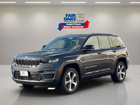 New 2025 Jeep Grand Cherokee Limited w/ Luxury Tech Group II image 4