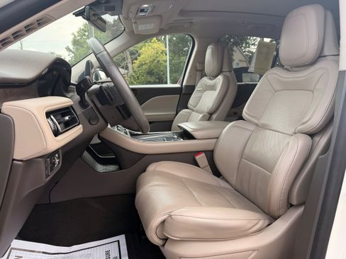 Used 2022 Lincoln Aviator Grand Touring w/ Equipment Group 301A AWD/4WD image 15
