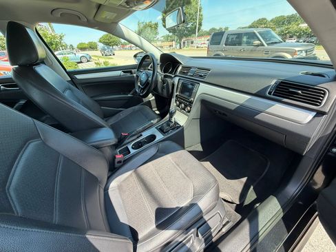 Used 2019 Volkswagen Passat 2.0T Wolfsburg FWD image 18