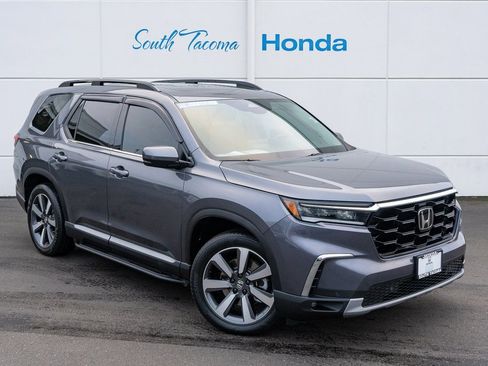 Used 2024 Honda Pilot Touring image 2