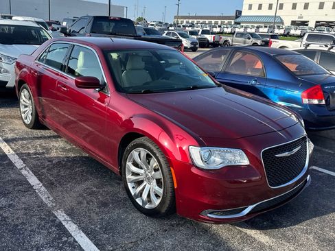 Used 2018 Chrysler 300 Touring L RWD image 2