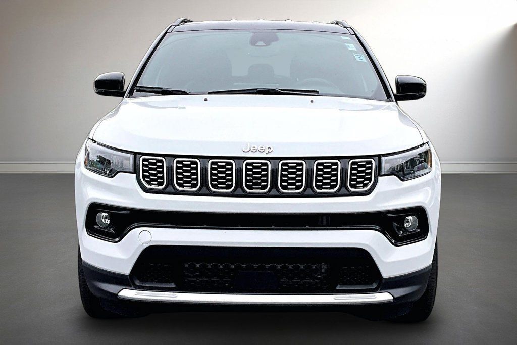 Used 2024 Jeep Compass Limited AWD/4WD image 2