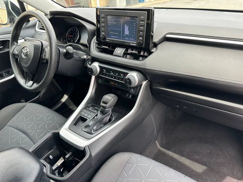 Used 2022 Toyota RAV4 XLE AWD/4WD image 16
