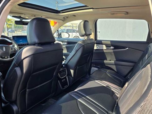 Used 2022 Lincoln Nautilus Reserve w/ Equipment Group 202A image 17