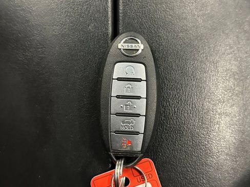 Used 2021 Nissan Rogue Platinum image 14