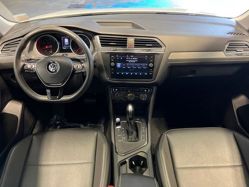 Used 2021 Volkswagen Tiguan SE FWD image 18