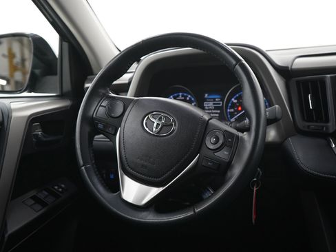 Used 2018 Toyota RAV4 XLE AWD/4WD image 14
