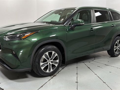 Used 2023 Toyota Highlander XLE image 1