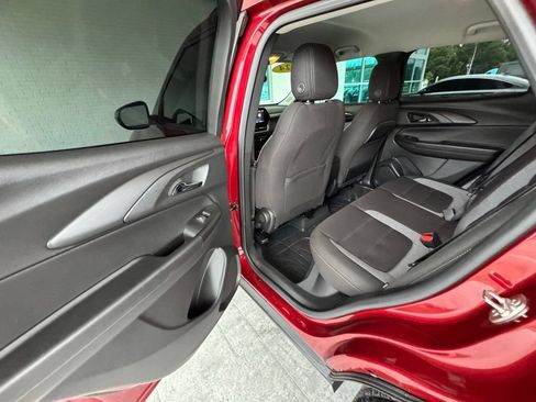 Used 2024 Chevrolet TrailBlazer LT w/ LT Cold Weather Package FWD image 18