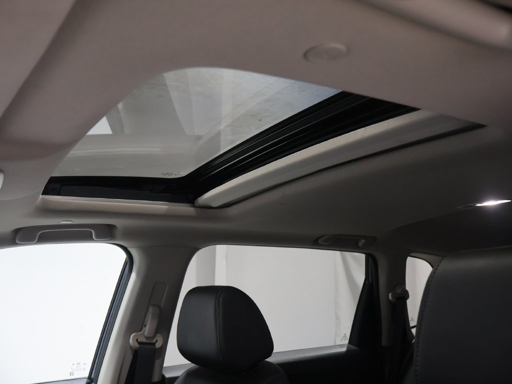 Used 2025 Honda CR-V EX-L image 9
