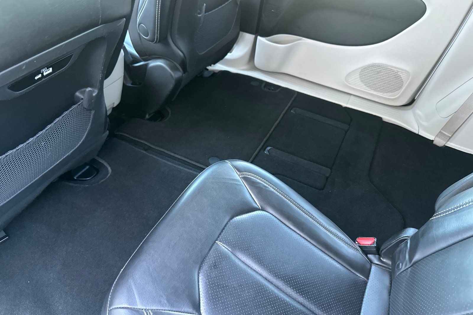 Used 2023 Chrysler Pacifica Touring-L FWD image 12