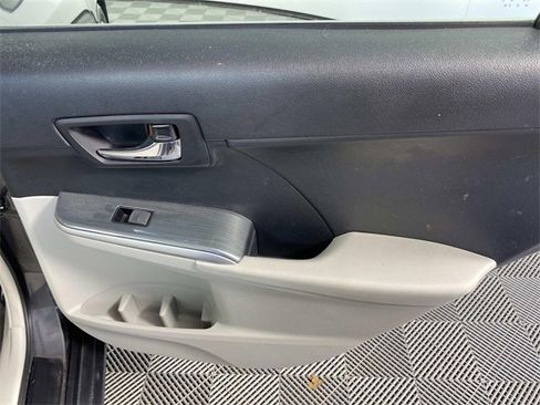 Used 2013 Toyota Camry LE image 24
