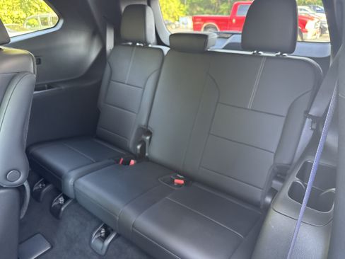 Used 2025 GMC Acadia Elevation w/ Elevation Premium Package AWD/4WD image 12