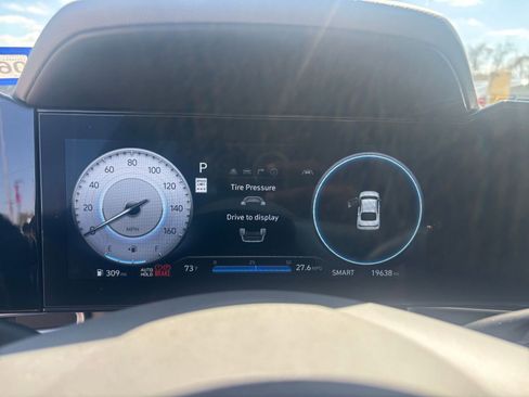 Used 2025 Hyundai Elantra SEL image 41