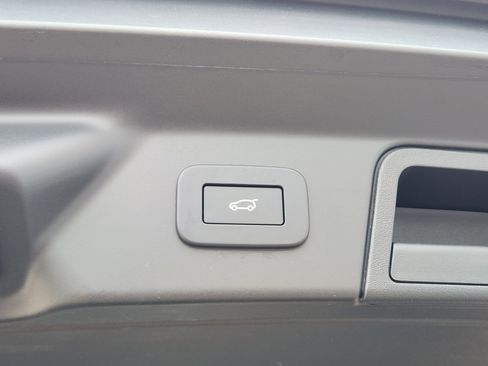 Certified 2026 Land Rover Range Rover Velar Dynamic SE image 35