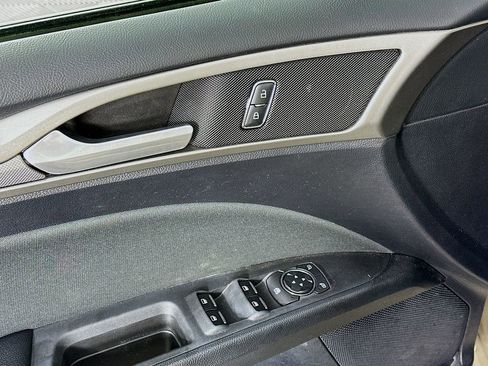 Used 2019 Ford Fusion SE image 24