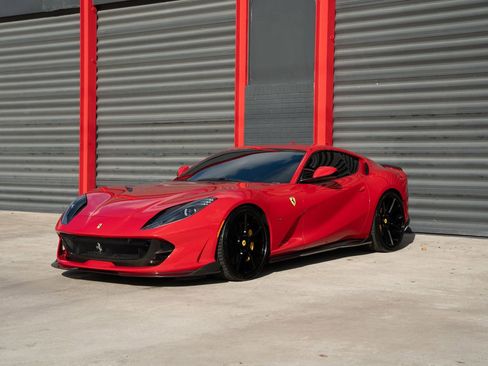 Used 2018 Ferrari 812 Superfast image 1
