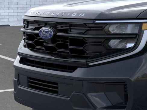 New 2026 Ford Expedition Active image 17