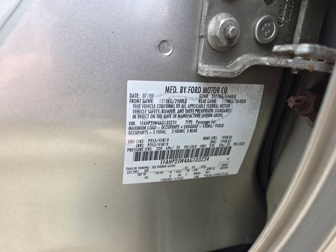 Used 2010 Ford Taurus Limited AWD/4WD image 17