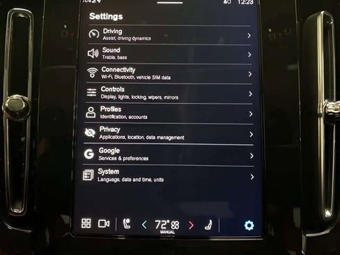 Used 2025 Volvo XC40 B5 Plus image 43