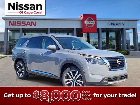 New 2025 Nissan Pathfinder Platinum image 1