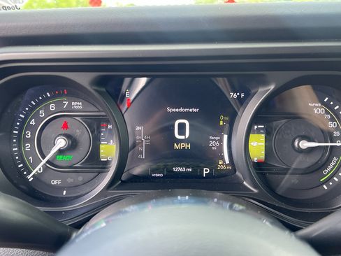 Used 2025 Jeep Wrangler Unlimited Sahara w/ Safety Group AWD/4WD image 29