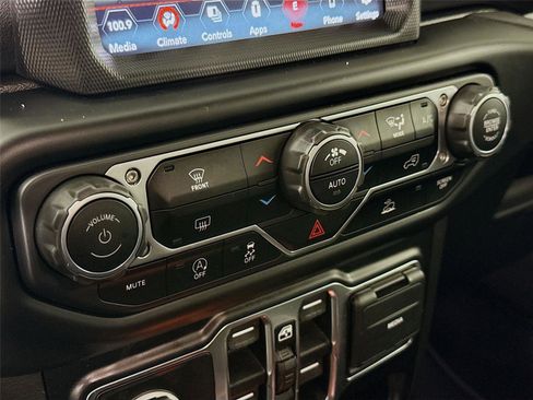 Used 2021 Jeep Gladiator Overland w/ Popular Equipment Package image 16