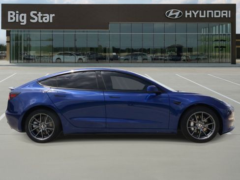 Used 2023 Tesla Model 3 Standard Range RWD image 5