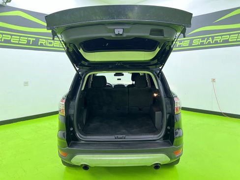 Used 2018 Ford Escape SE w/ Ford Safe & Smart Package FWD image 9