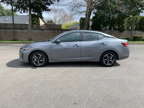 Used 2024 Nissan Sentra SV image 2