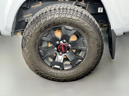 Used 2021 Toyota Tacoma TRD Sport w/ TRD Premium Sport Package AWD/4WD image 31