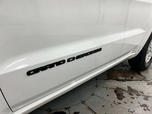Used 2019 Jeep Grand Cherokee Altitude AWD/4WD image 26