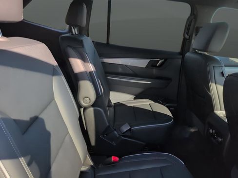 Used 2025 Buick Enclave Preferred image 27