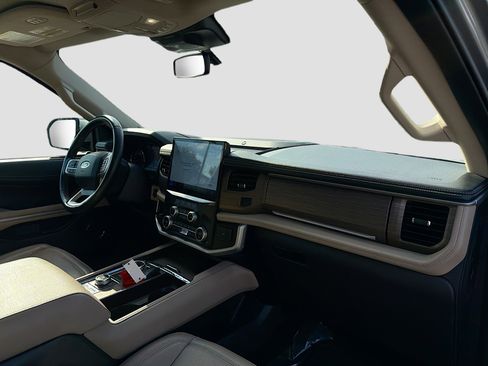 Used 2024 Ford Expedition Limited image 15