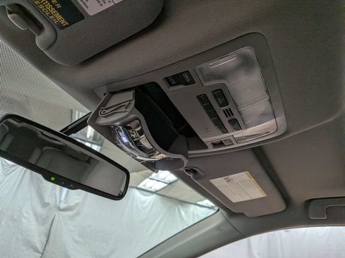 Used 2016 Toyota Highlander XLE AWD/4WD image 17