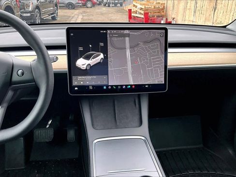 Used 2021 Tesla Model Y Long Range image 6