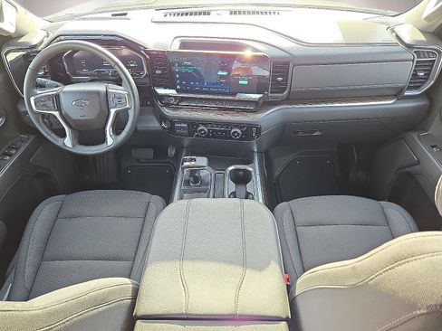 Used 2025 Chevrolet Silverado 1500 LT Trail Boss w/ LPO, Dark Essentials Package AWD/4WD image 18