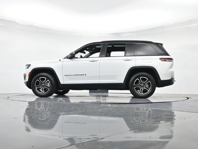 Used 2022 Jeep Grand Cherokee Trailhawk w/ ADV Protech Group II AWD/4WD image 41