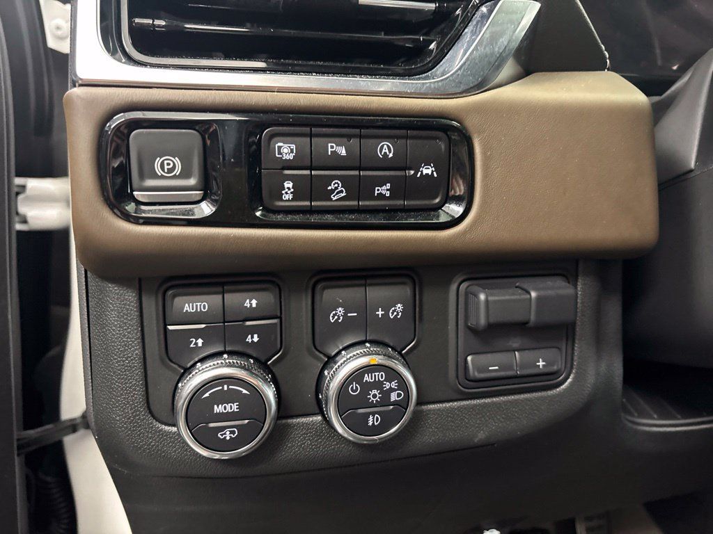 Used 2025 GMC Yukon Denali Ultimate w/ LPO, Floor Liner Package AWD/4WD image 19