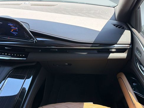 Certified 2023 Cadillac Escalade Premium Luxury w/ Performance Package AWD/4WD image 28