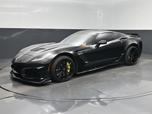 Used 2015 Chevrolet Corvette Z06 w/ 3LZ Preferred Equipment Group RWD image 9