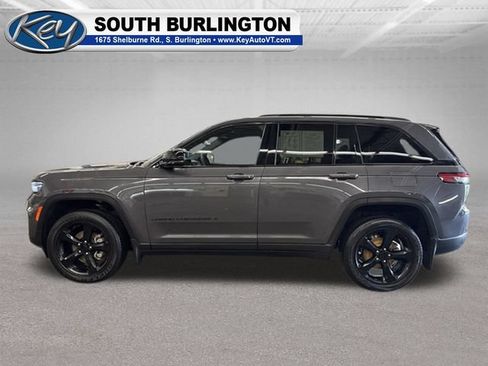 Used 2024 Jeep Grand Cherokee Altitude AWD/4WD image 4