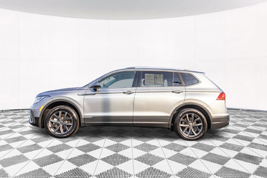 Certified 2023 Volkswagen Tiguan SE w/ Panoramic Sunroof Package FWD image 7