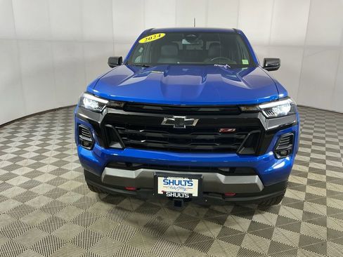 Used 2024 Chevrolet Colorado Z71 w/ Z71 Convenience Package 2 AWD/4WD image 3