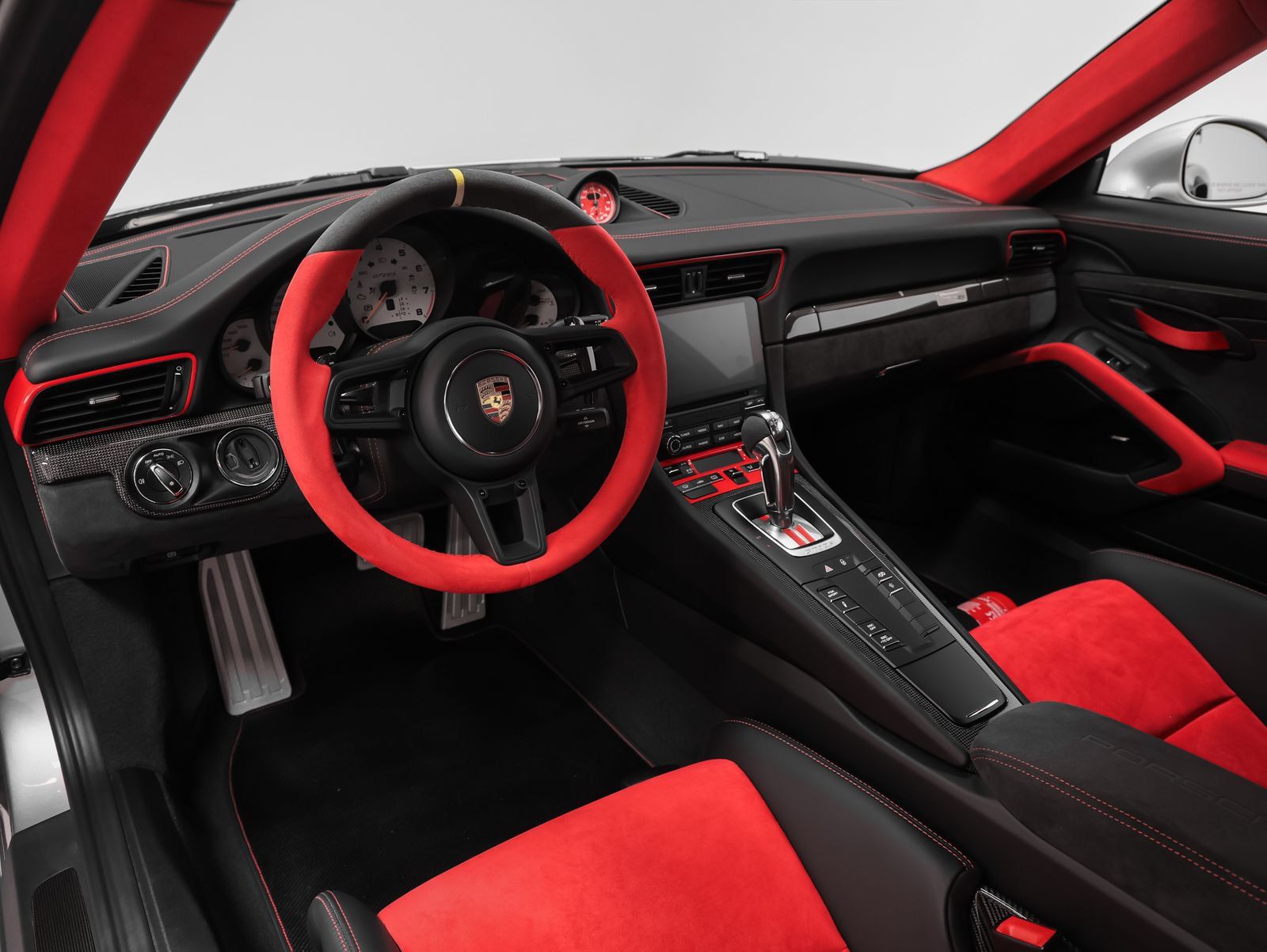 Certified 2018 Porsche 911 GT2 RS RWD image 4